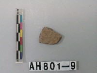 藏品(灰色細砂陶片)的圖片